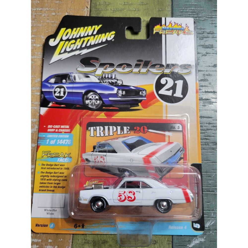 Johnny Lightning Spoilers 1970 Dodge Dart Swinger Version A Release 4